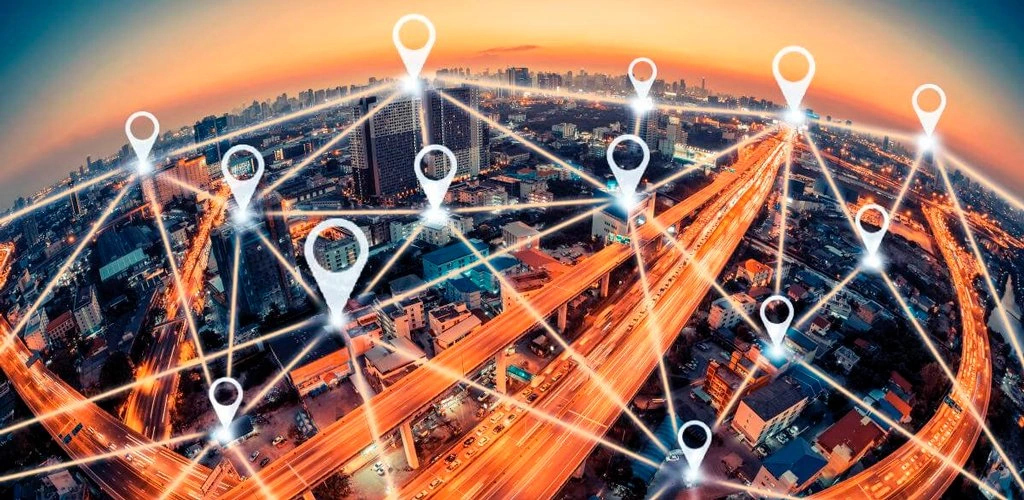 Ciudad conectada mediante tecnología de geolocalización